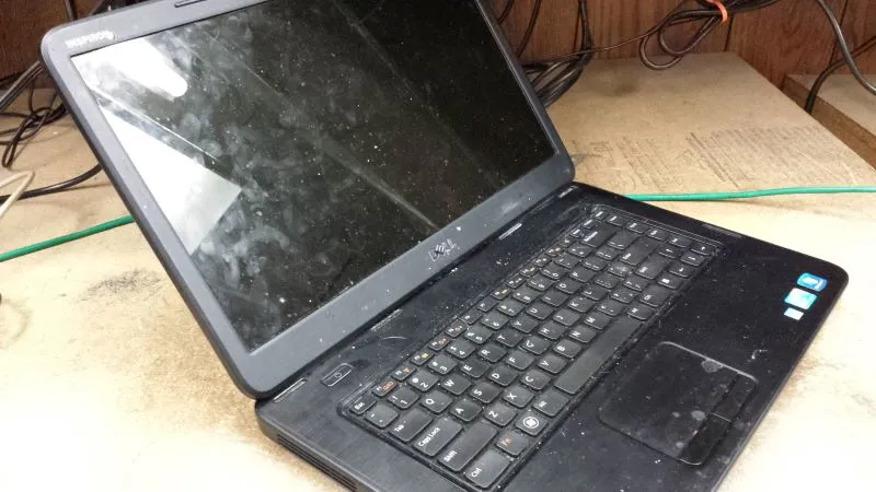dirty laptop screen